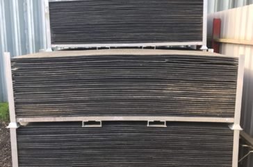 Stillage for storing access mats